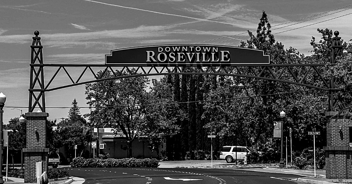 Downtown Roseville Sign